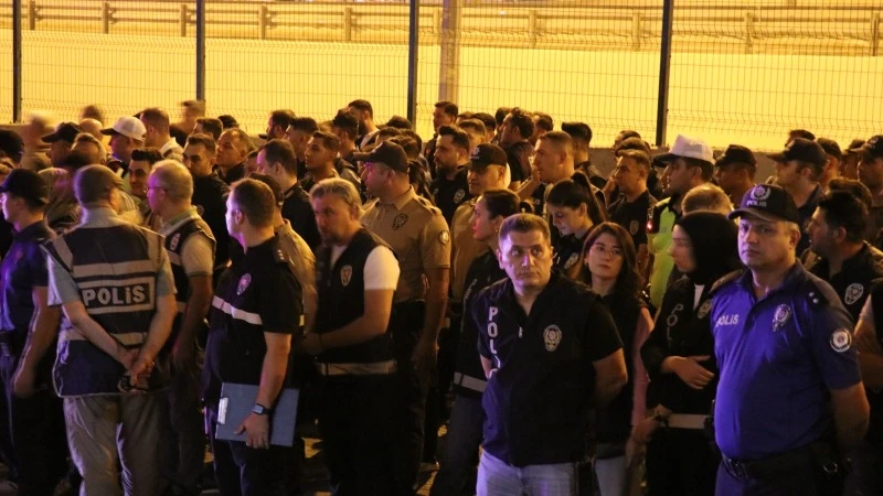 ŞANLIURFA’DA GECE BOYU HUZUR OPERASYONU: 56 ARANAN ŞAHIS YAKALANDI, ÇOK SAYIDA SİLAH ELE GEÇİRİLDİ