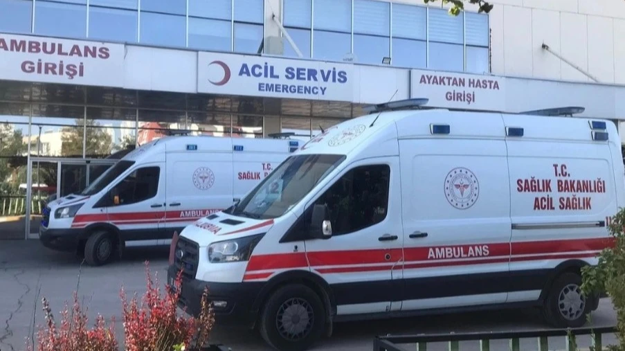 BİRECİK OTOBANINDA FECİ KAZA: 3 YARALI