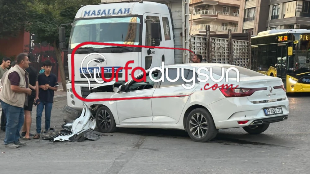URFA’DA KAMYON İLE OTOMOBİL ÇARPIŞTI: 1 YARALI