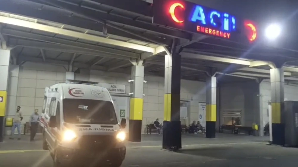 URFA’DA OTOMOBİL BOŞ ARAZİYE DÜŞTÜ: 1’İ ÇOCUK 2 YARALI