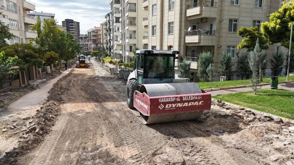 KARAKÖPRÜ’DE PRESTİJ SOKAK ÇALIŞMALARI HIZ KESMEDEN SÜRÜYOR