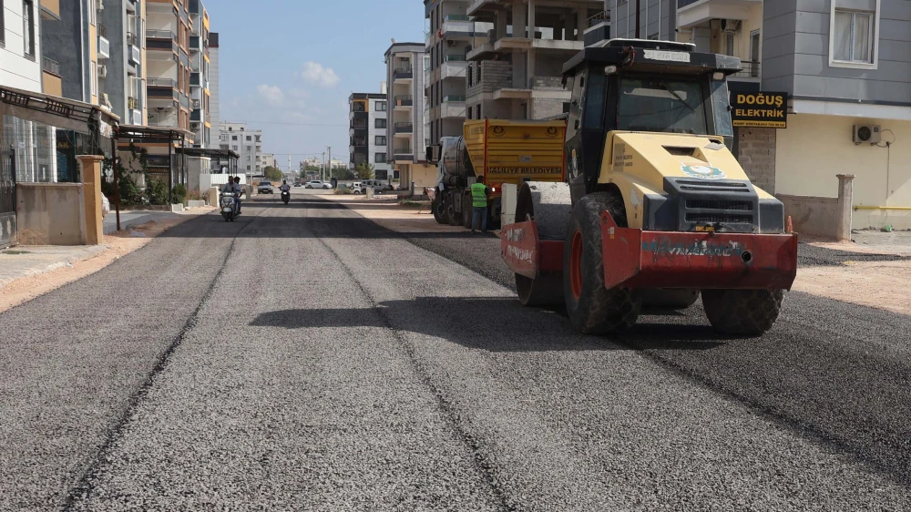 HALİLİYE’DE YOLLAR BİR BİR ASFALTLA BULUŞUYOR