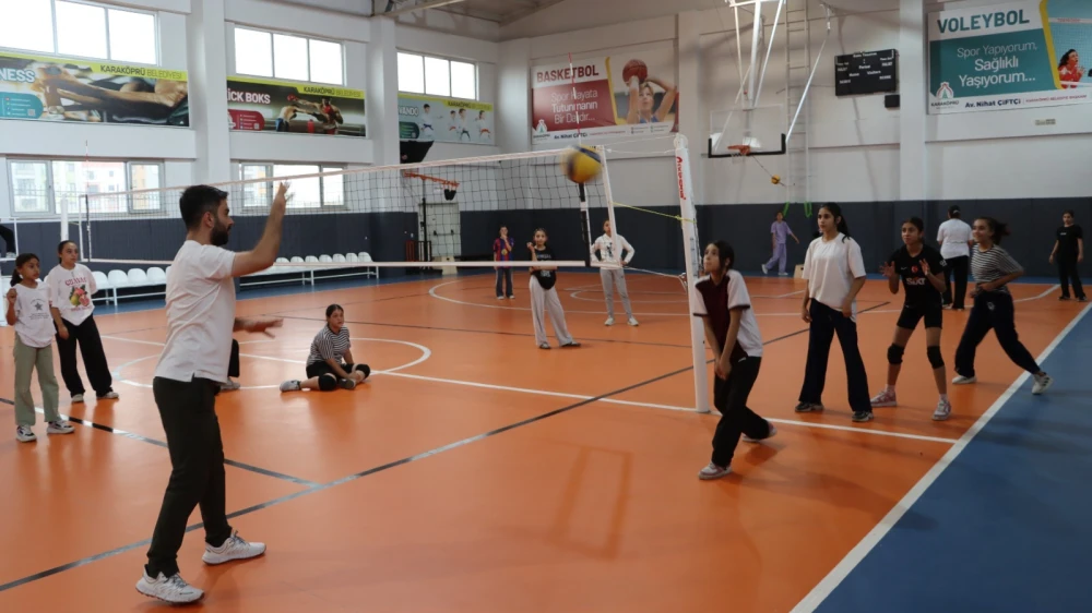 KARAKÖPRÜ’DE ÇOCUKLAR SPORLA GELİŞİYOR