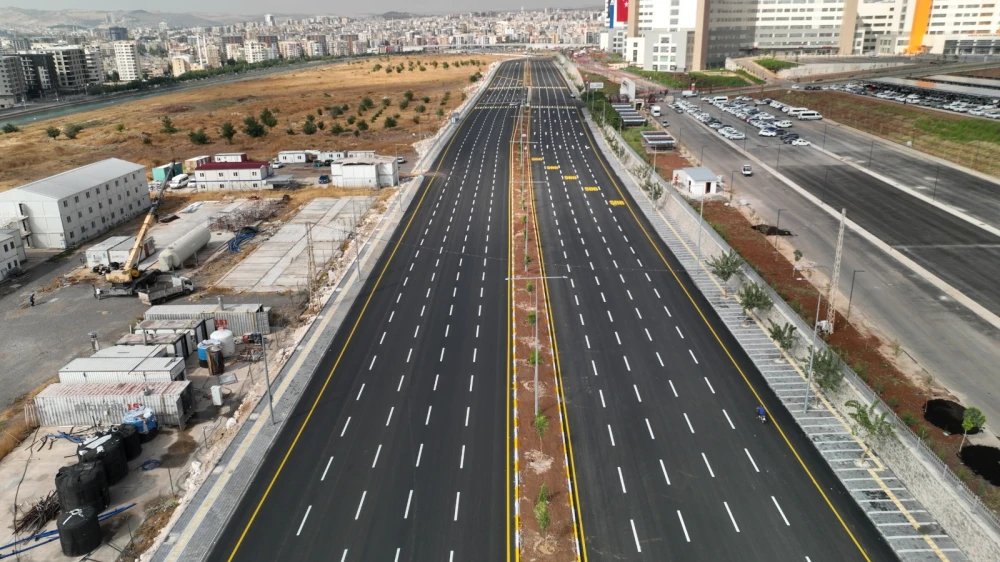 ŞANLIURFA’DA ŞEHİR HASTANESİ YOLU 50 METRE GENİŞLİĞE ULAŞTIRILDI