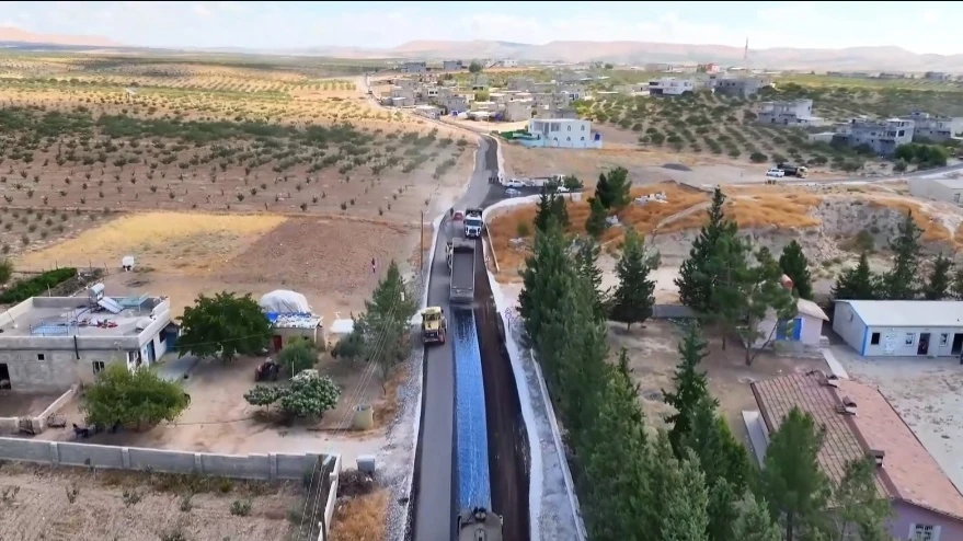 BİRECİK’TE 21 MAHALLEYİ BİRBİRİNE BAĞLAYAN 40 KİLOMETRELİK YOL YENİLENDİ!
