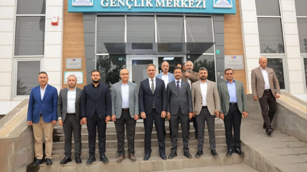 EYYÜBİYE’DE ÜNİVERSİTE ADAYLARINA EĞİTİM SETİ DESTEĞİ