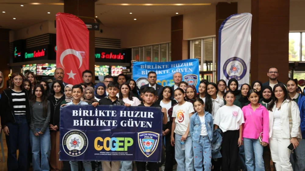 ŞANLIURFA’DA POLİS VE KURUM MÜDÜRLERİNDEN ÇOCUKLARA UNUTULMAZ GÜN!