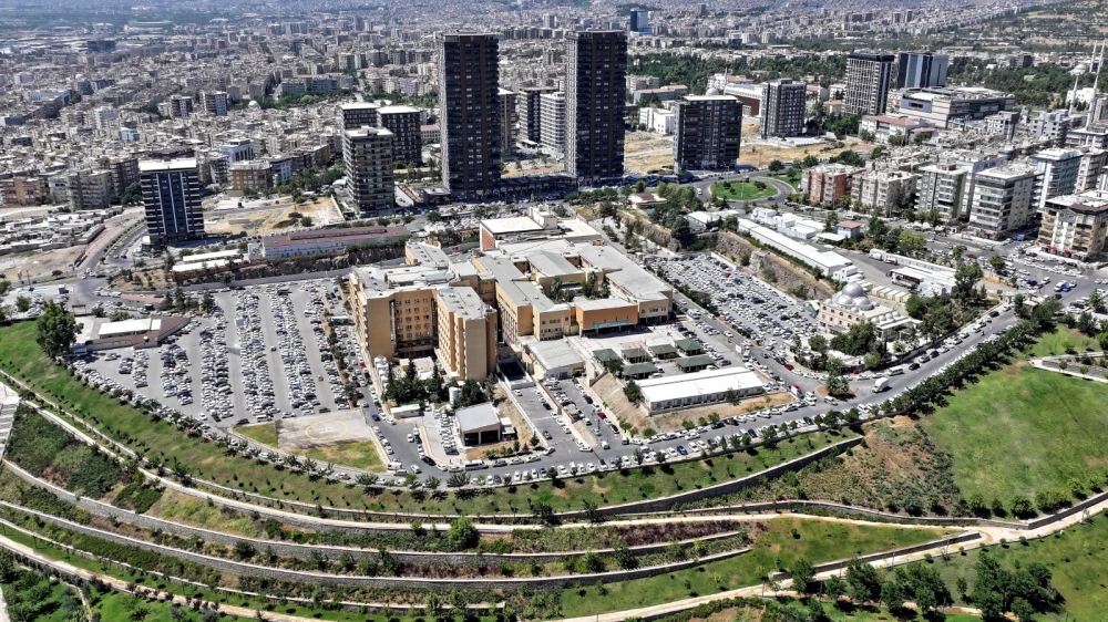 ŞANLIURFA’DA 60 YAŞINDAKİ HASTANIN AORT KAPAĞI KÜÇÜK KESİYLE DEĞİŞTİRİLDİ