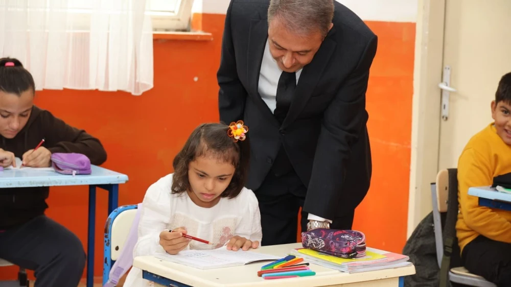VALİ ŞILDAK, YENİŞEHİR ORTAOKULU’NDA ÖĞRENCİ VE ÖĞRETMENLERLE BULUŞTU