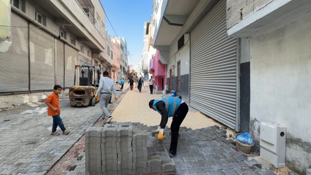 EYYÜBİYE’DE YOL YAPIM SEFERBERLİĞİ: YÜZLERCE SOKAK YENİLENİYOR