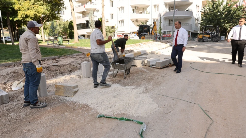 BAŞKAN NİHAT ÇİFTÇİ: MAHALLEDEYİZ, SOKAKTAYIZ, İŞİMİZİN BAŞINDAYIZ