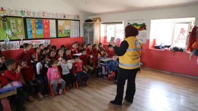 HALİLİYE BELEDİYESİ UZMAN EKİPLERİYLE ÇOCUKLARIN YANINDA
